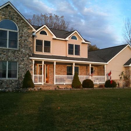 Harsens Island Getaway Resort Pointe-aux-Chenes Exterior photo